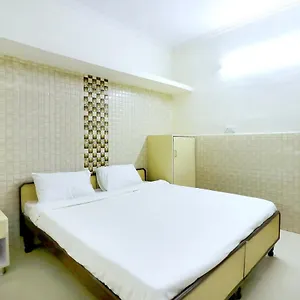 Spot On 44679 Samrat Hotel Sohana